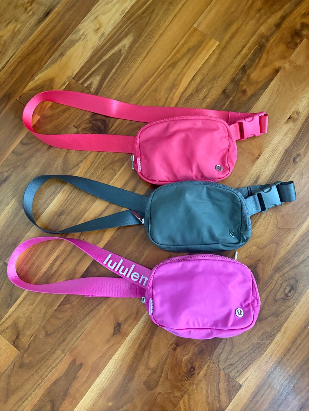 lululemon athletica Sonic Pink, lipgloss or Gray everyday Belt bag, USED